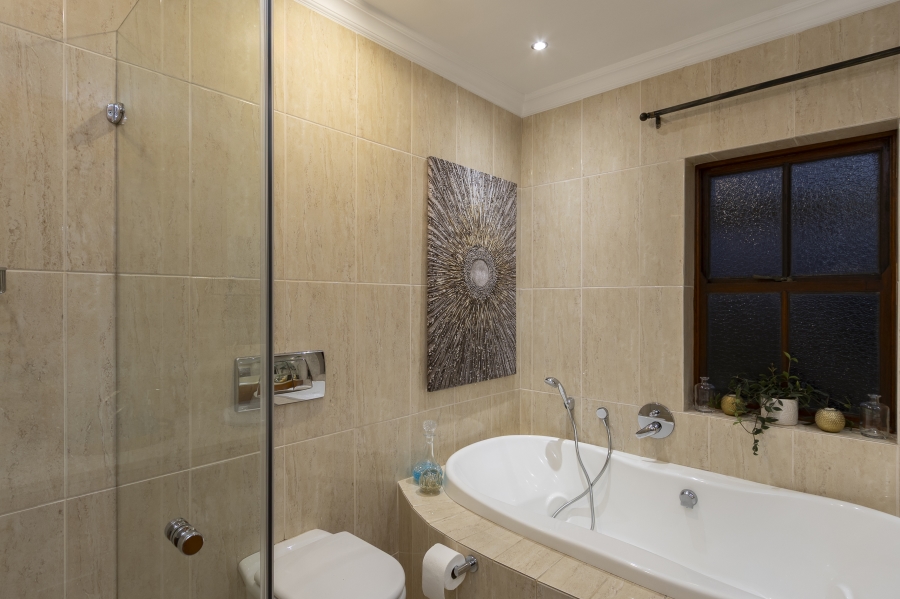 5 Bedroom Property for Sale in De Wijnlanden Residential Estate Western Cape